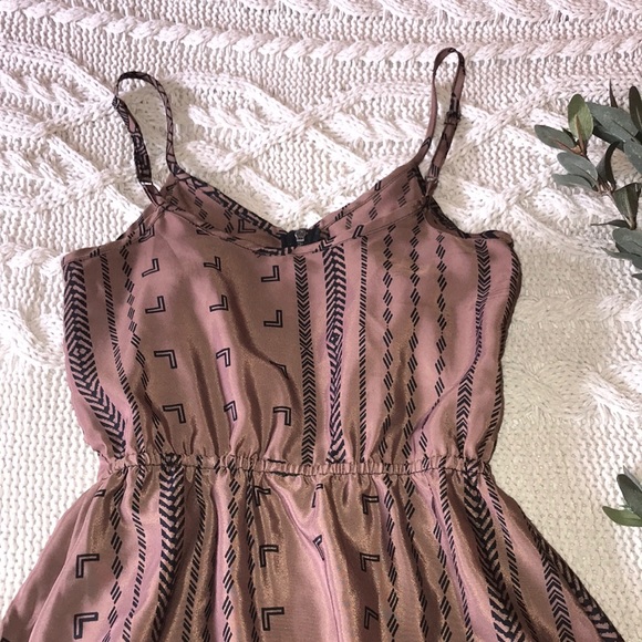 Patterned Dress - Picture 7 of 8